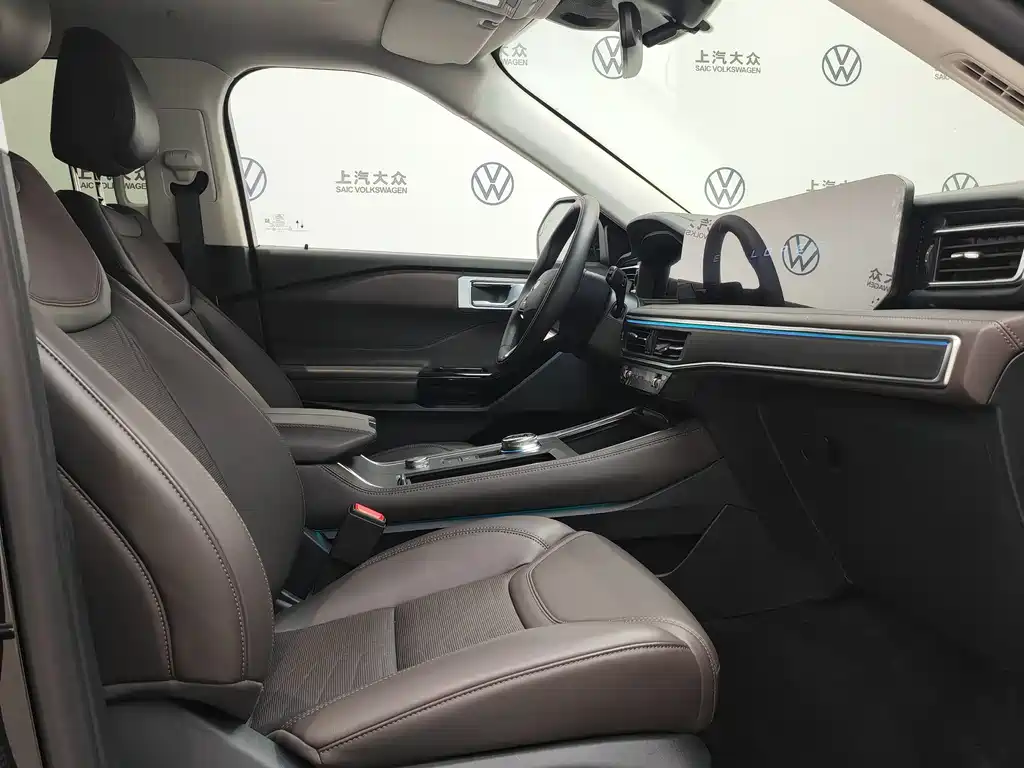 Explorer 2.3 T EcoBoost 4 WD Titanium 6-seat