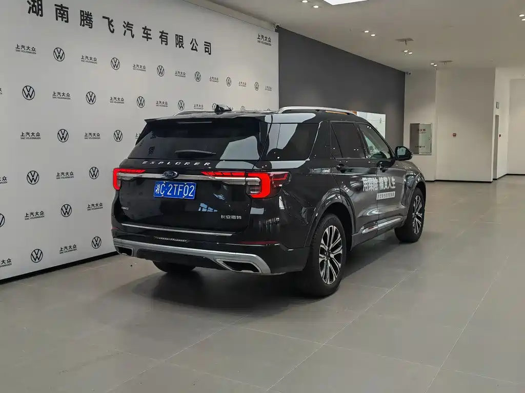 Explorer 2.3 T EcoBoost 4 WD Titanium 6-seat
