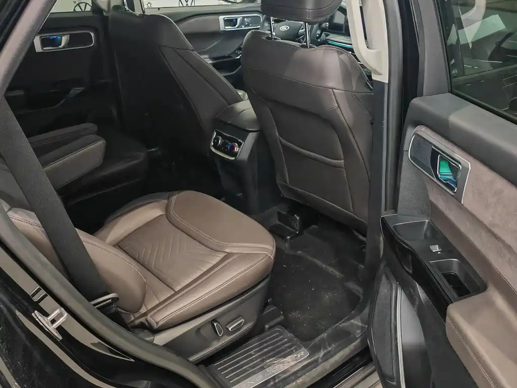 Explorer 2.3 T EcoBoost 4 WD Titanium 6-seat