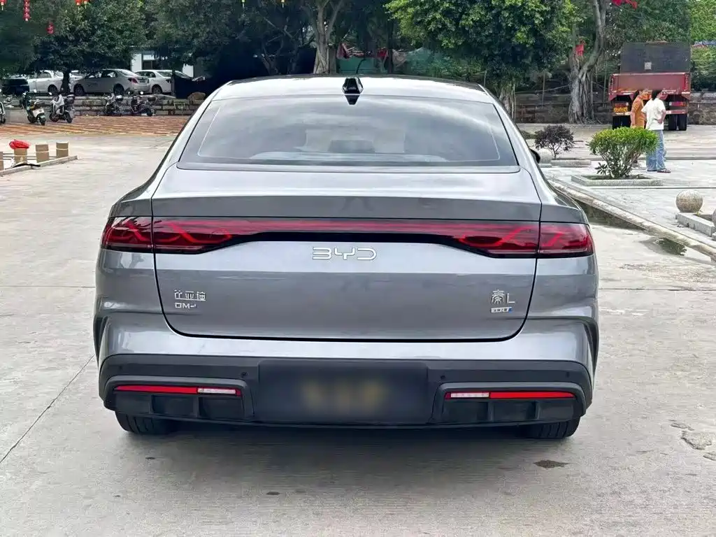 Qin L DM-i Smart Drive 80 KM Leading