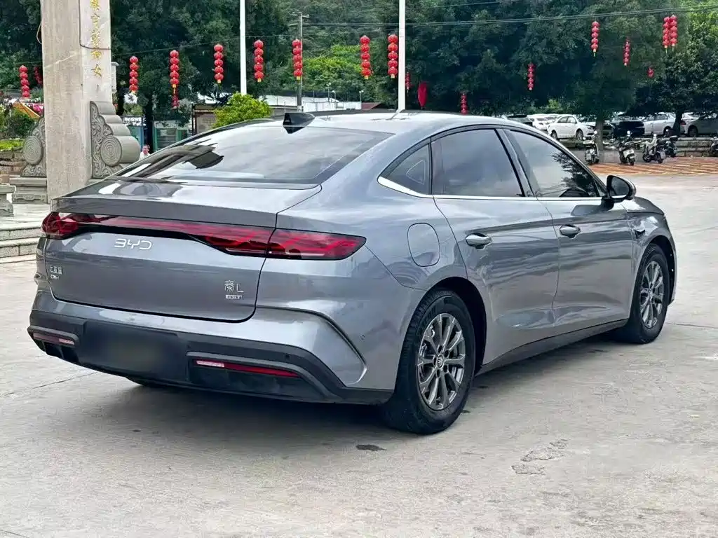 Qin L DM-i Smart Drive 80 KM Leading