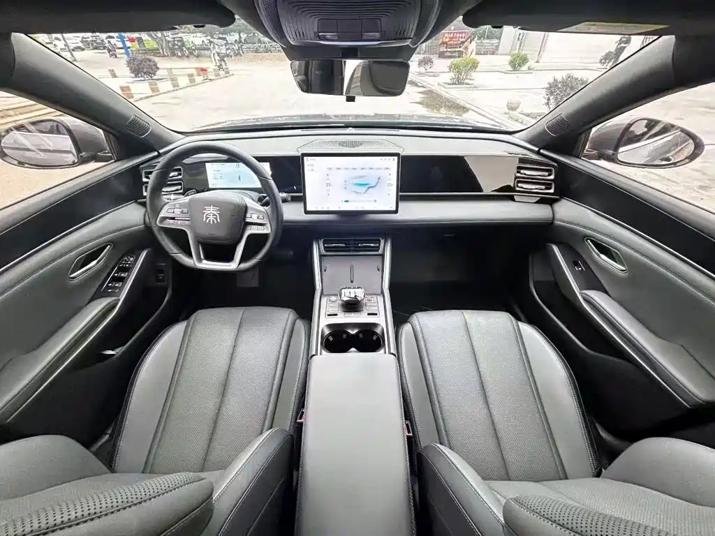 Qin L DM-i Smart Drive 80 KM Leading
