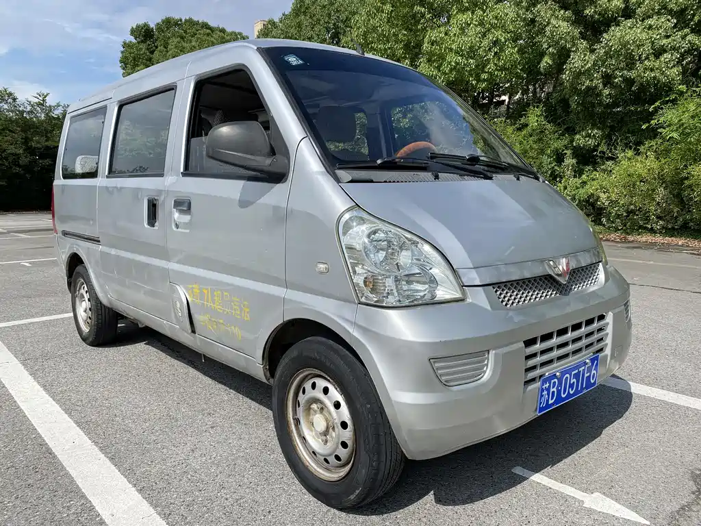 Wuling Rongguang 五菱荣光 2011款 1.2 L豪华型