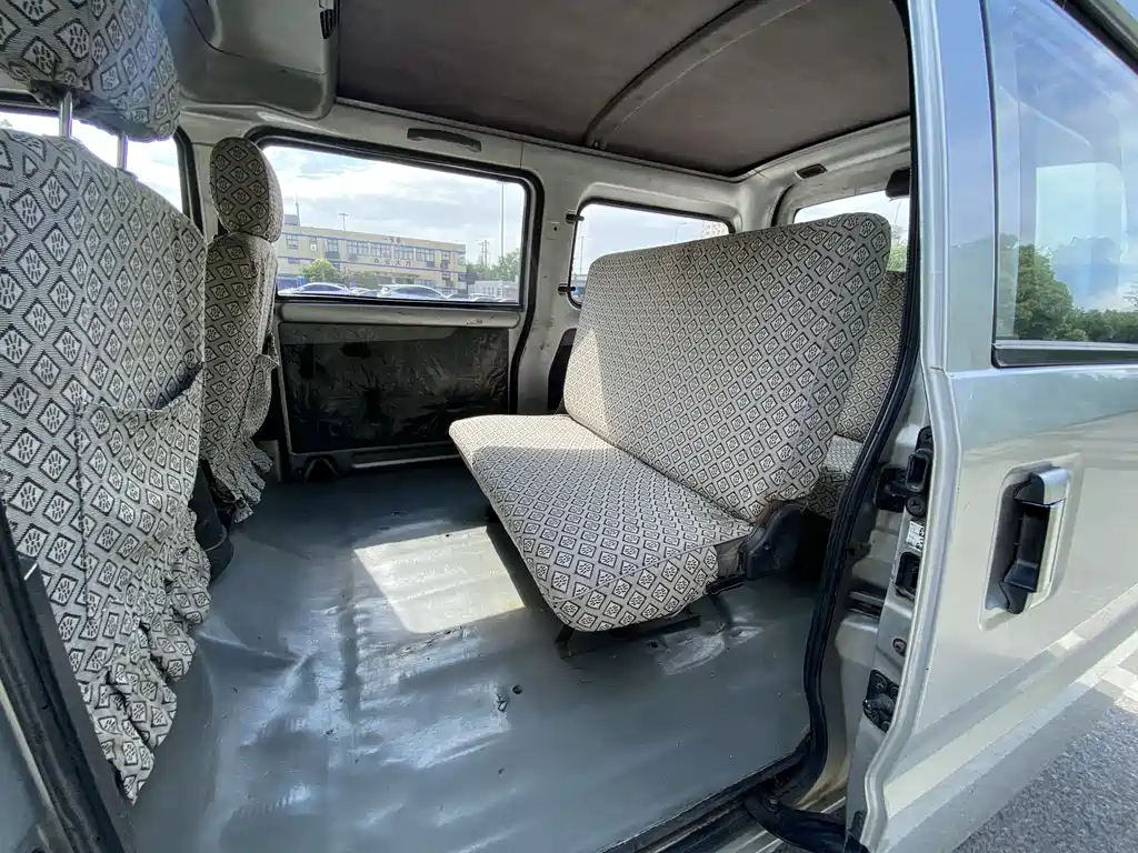 Wuling Rongguang 五菱荣光 2011款 1.2 L豪华型