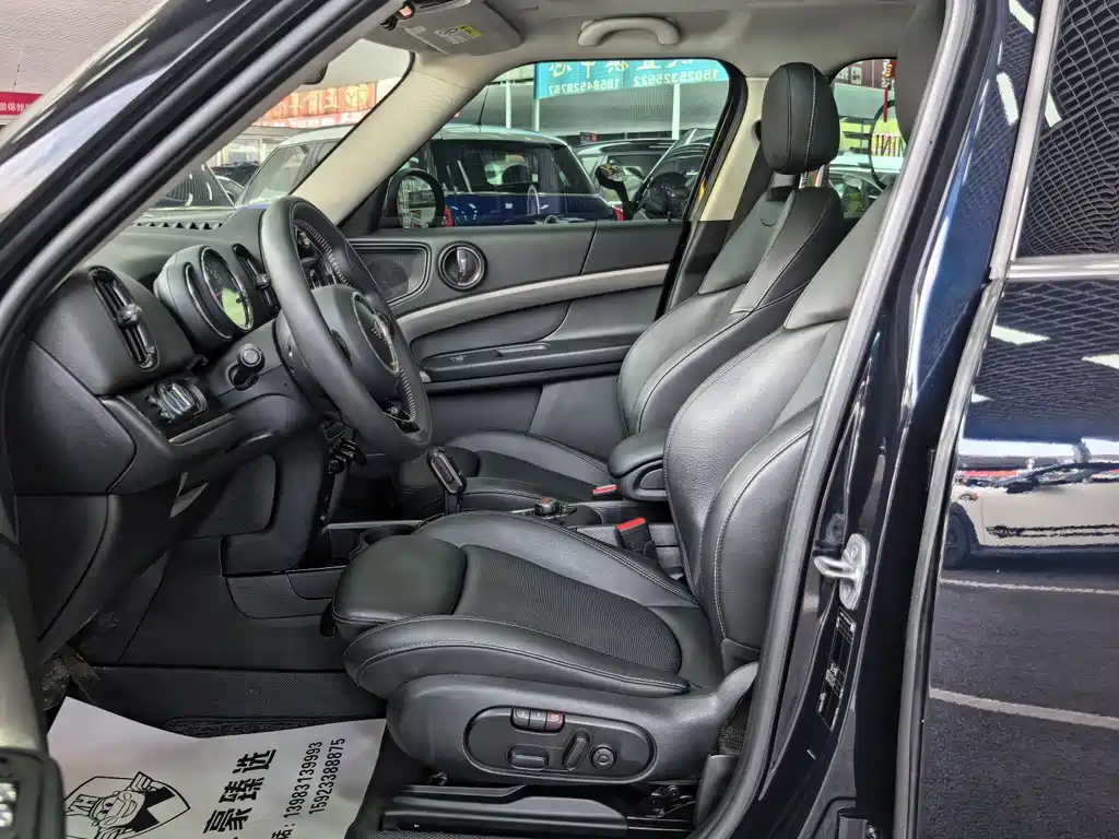 MINI COUNTRYMAN 1.5 T COOPER Connoisseur