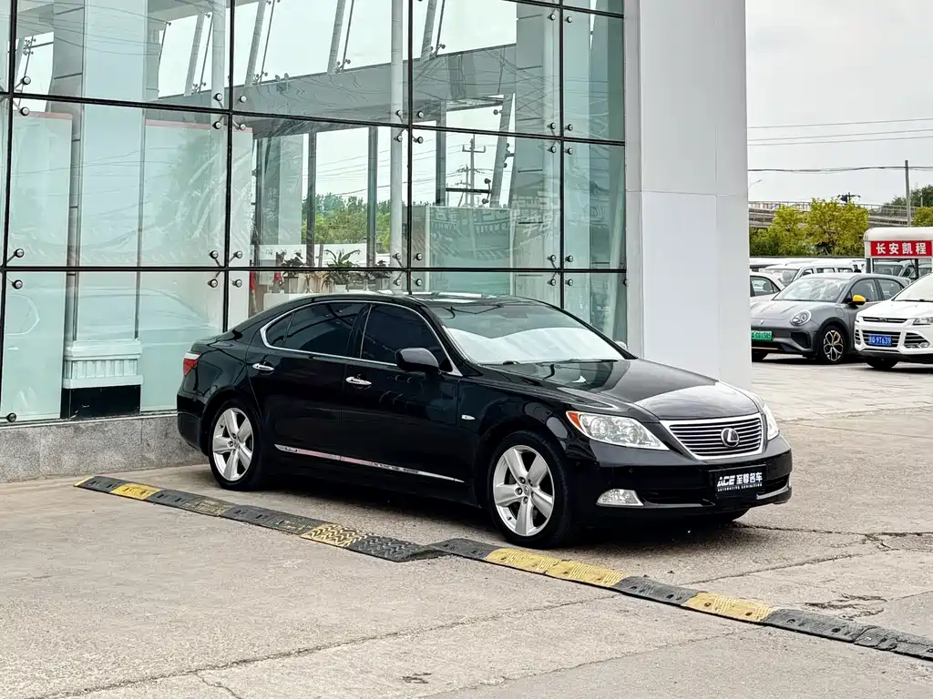 Lexus LS 460 L Distinguished