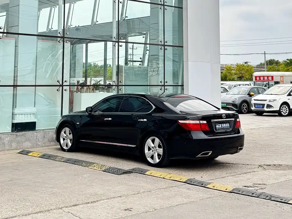 Lexus LS 460 L Distinguished