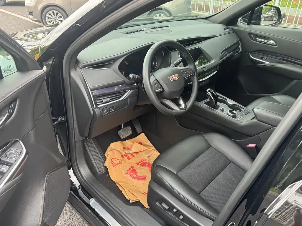 Cadillac XT4 28 T 2 WD Tech