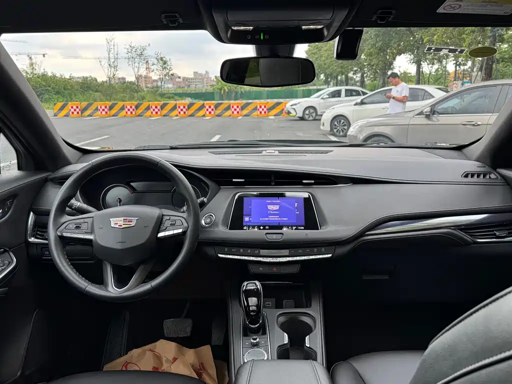 Cadillac XT4 28 T 2 WD Tech
