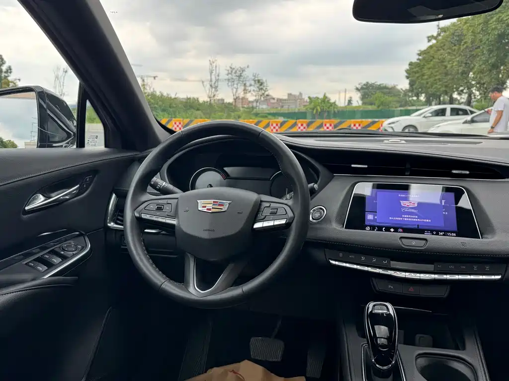 Cadillac XT4 28 T 2 WD Tech