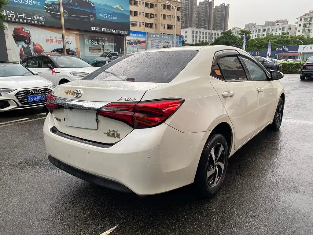 Levin Facelift 185 T CVT Elite CN-V
