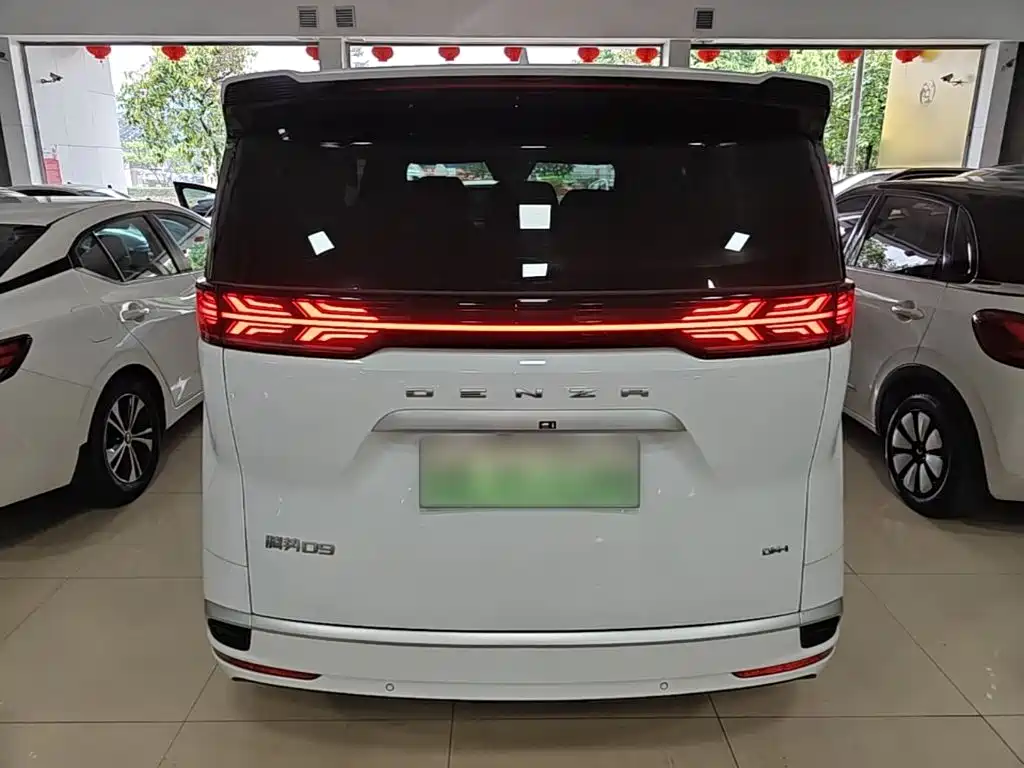 Denza D9 DM-i 1050 Premium