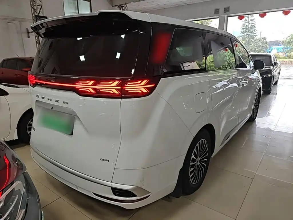 Denza D9 DM-i 1050 Premium