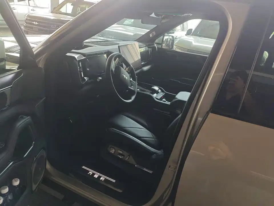Leopard 8 Brave Flagship 6-seat