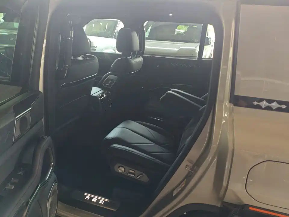 Leopard 8 Brave Flagship 6-seat