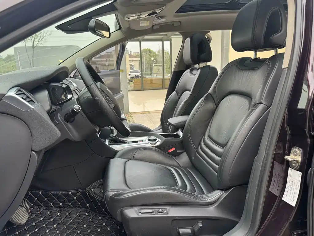 DS 6 1.6 T Luxury THP160