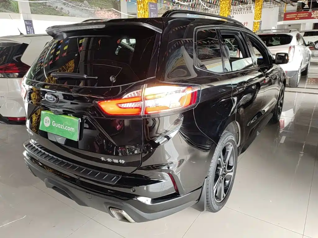 Edge EcoBoost 245 2 WD ST-Line 5-seat
