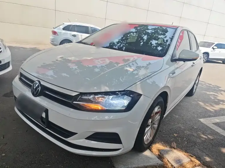 Volkswagen Polo Plus 1.5 L Auto Colorful Tech