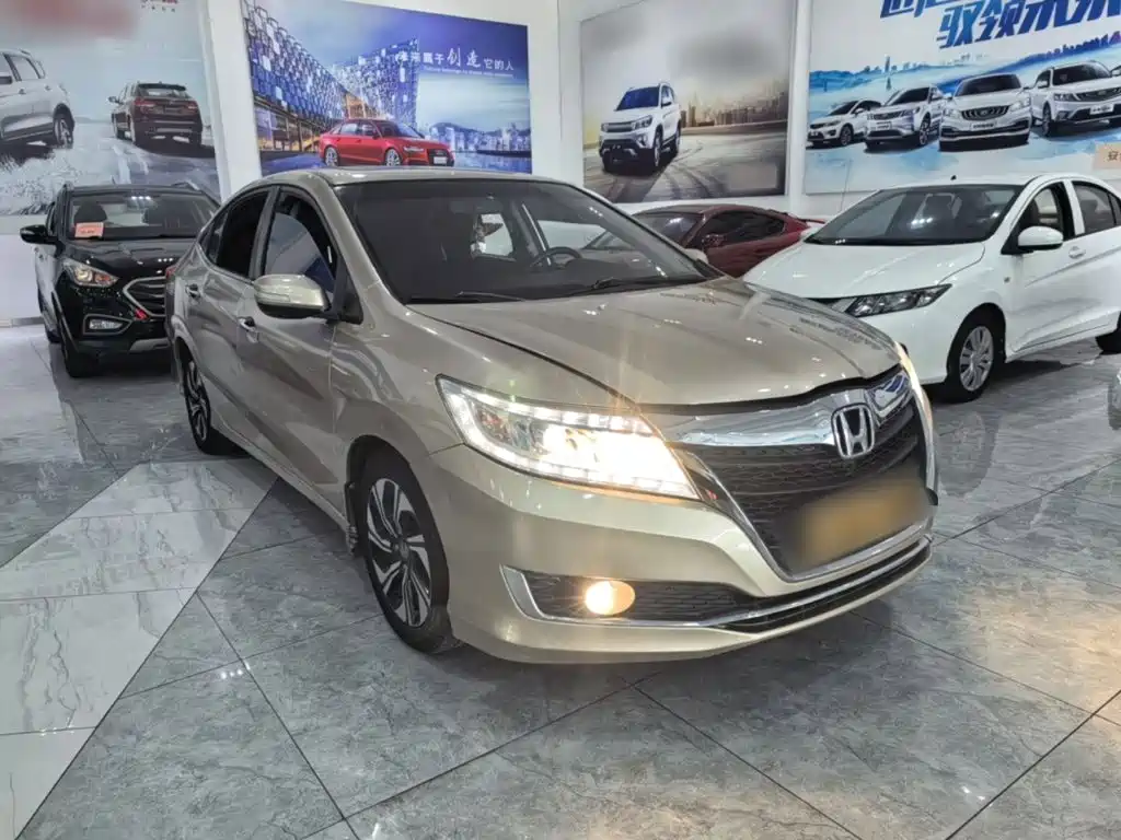Crider 1.8 L CVT Luxury