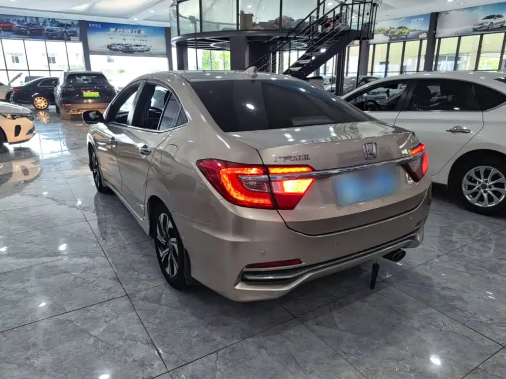 Crider 1.8 L CVT Luxury