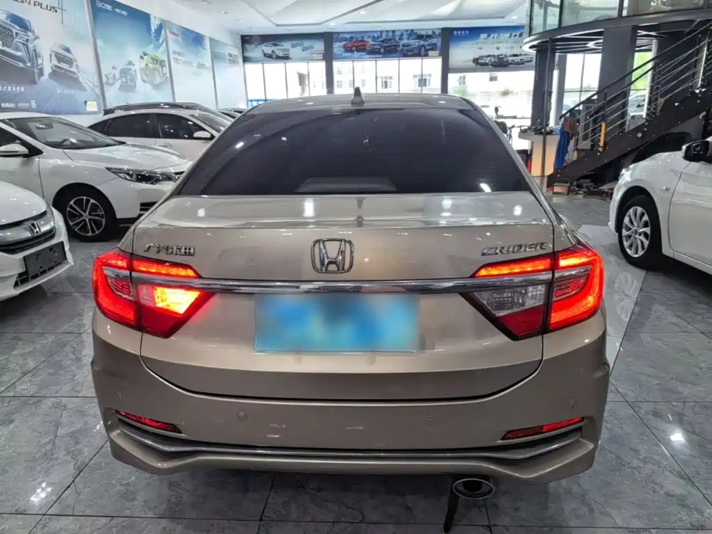 Crider 1.8 L CVT Luxury