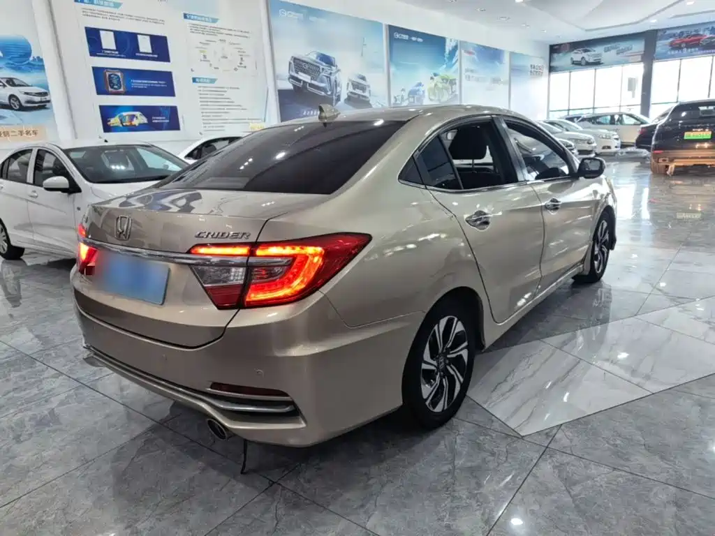 Crider 1.8 L CVT Luxury