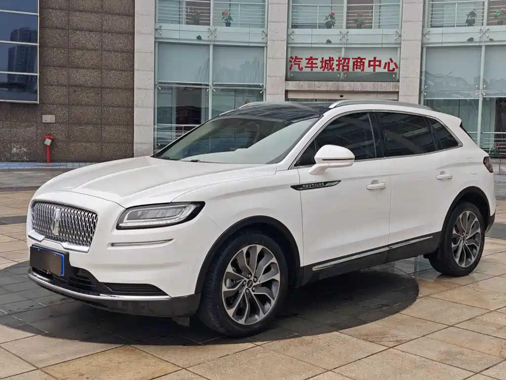 Nautilus 2.0 T 4 WD Premium