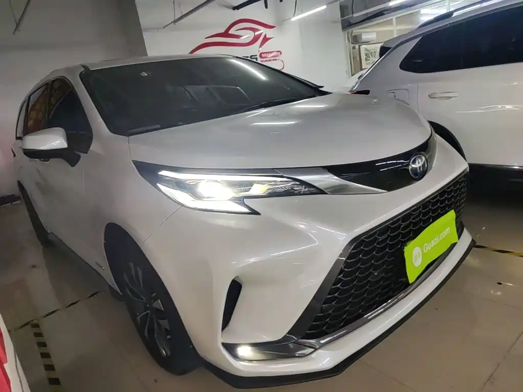 Granvia 2.5 L Hybrid Luxury