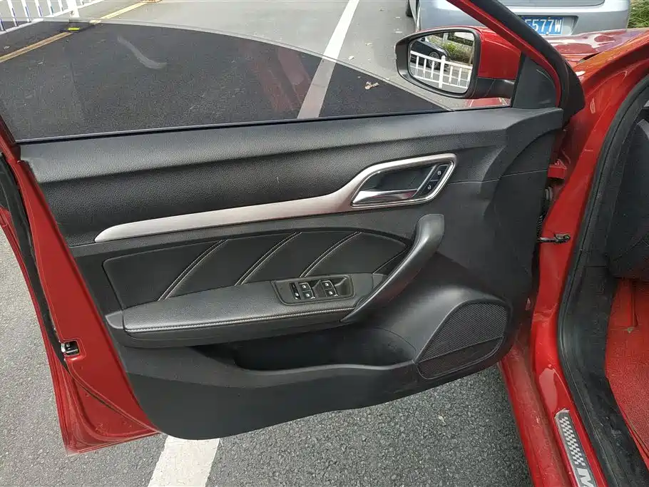 MG6 20 T Auto Luxury Connected CN-VI