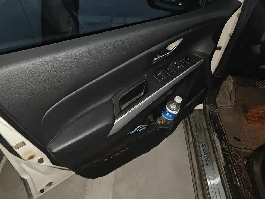 S-Cross 1.6 L CVT 4 WD Distinguished