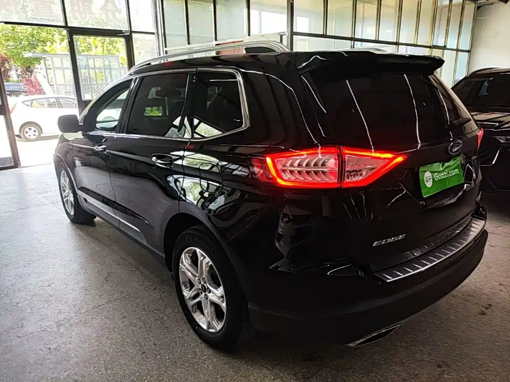 Edge EcoBoost 245 2 WD Grand Sharp 7-seat