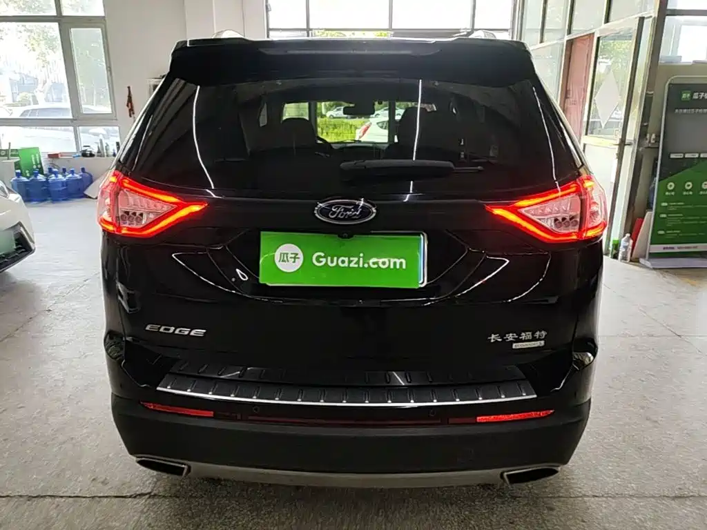 Edge EcoBoost 245 2 WD Grand Sharp 7-seat