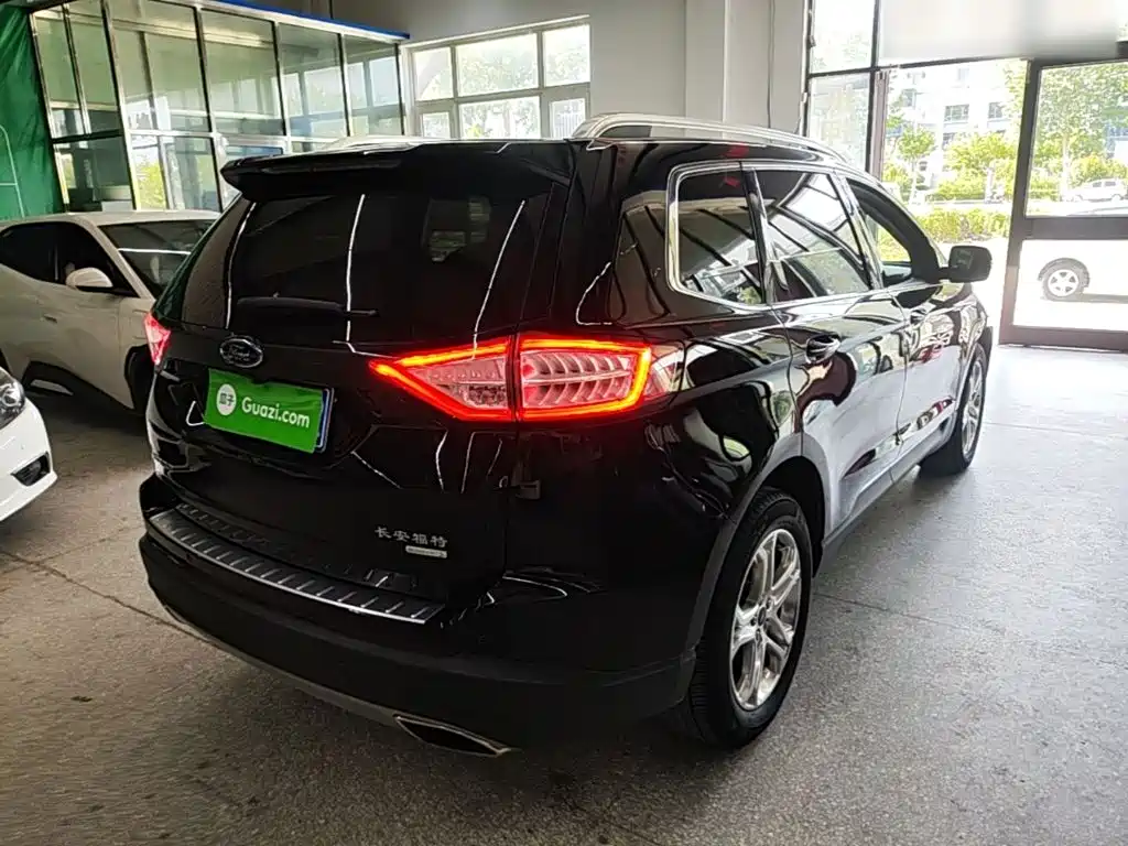 Edge EcoBoost 245 2 WD Grand Sharp 7-seat
