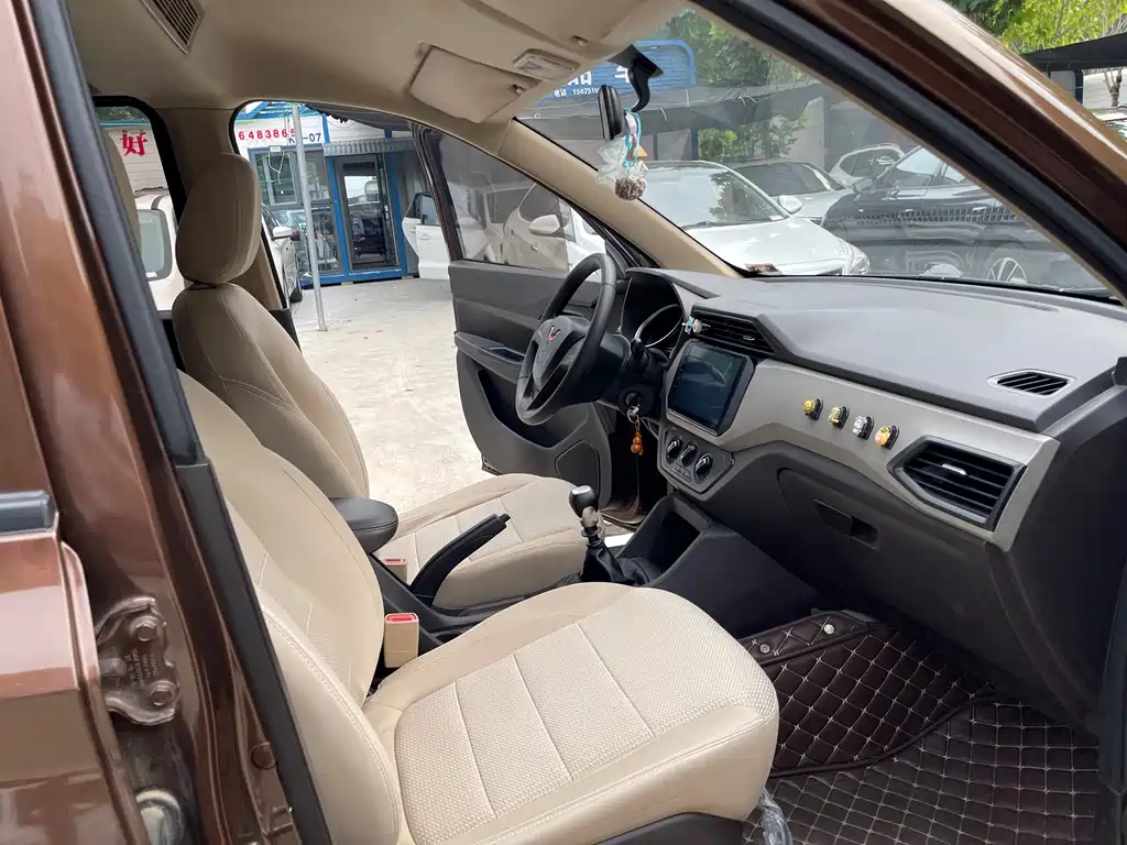 Wuling Hongguang 1.5 L S Comfort LAR