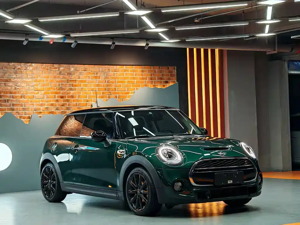 MINI 2.0 T COOPER S Pioneer