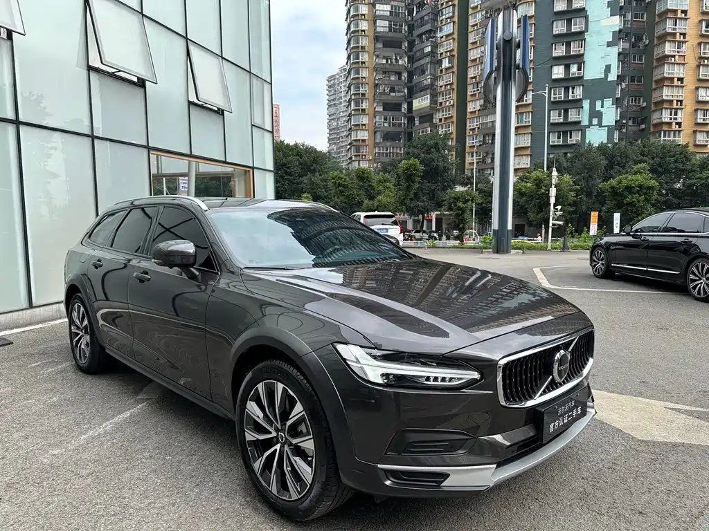 Volvo V90 沃尔沃V90 2024款 Cross Country B5 AWD 智远版