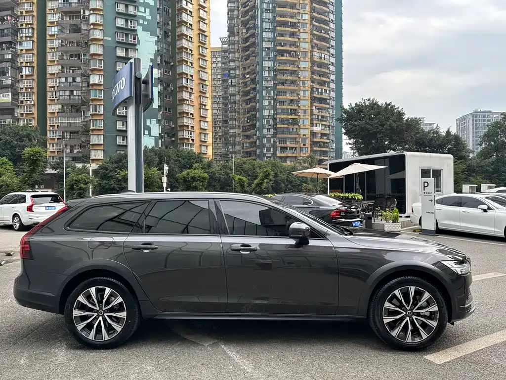Volvo V90 沃尔沃V90 2024款 Cross Country B5 AWD 智远版