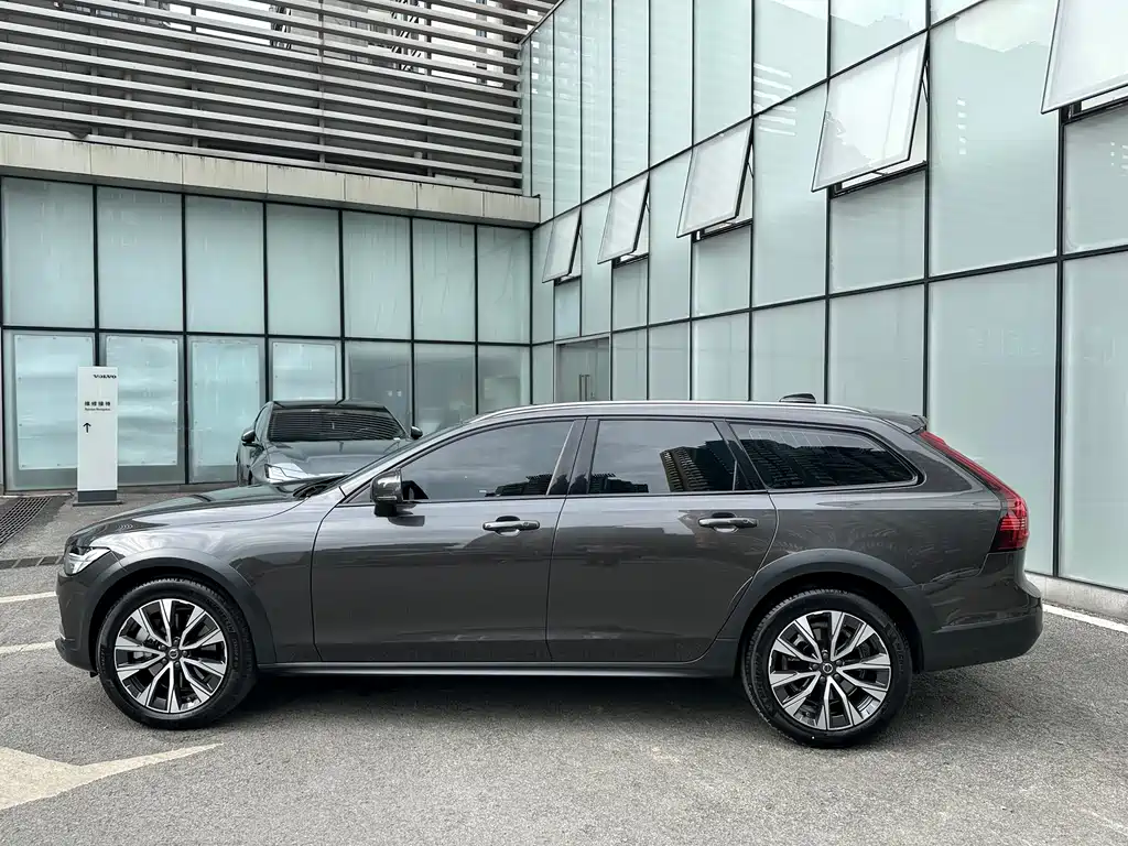 Volvo V90 沃尔沃V90 2024款 Cross Country B5 AWD 智远版