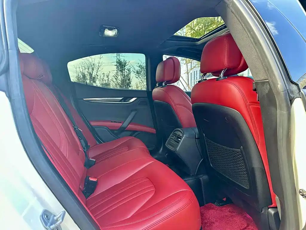 Ghibli 3.0 T Standard