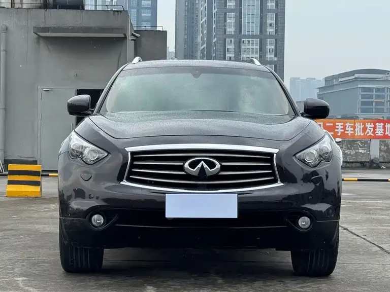 Infiniti QX70 3.7 L Standard