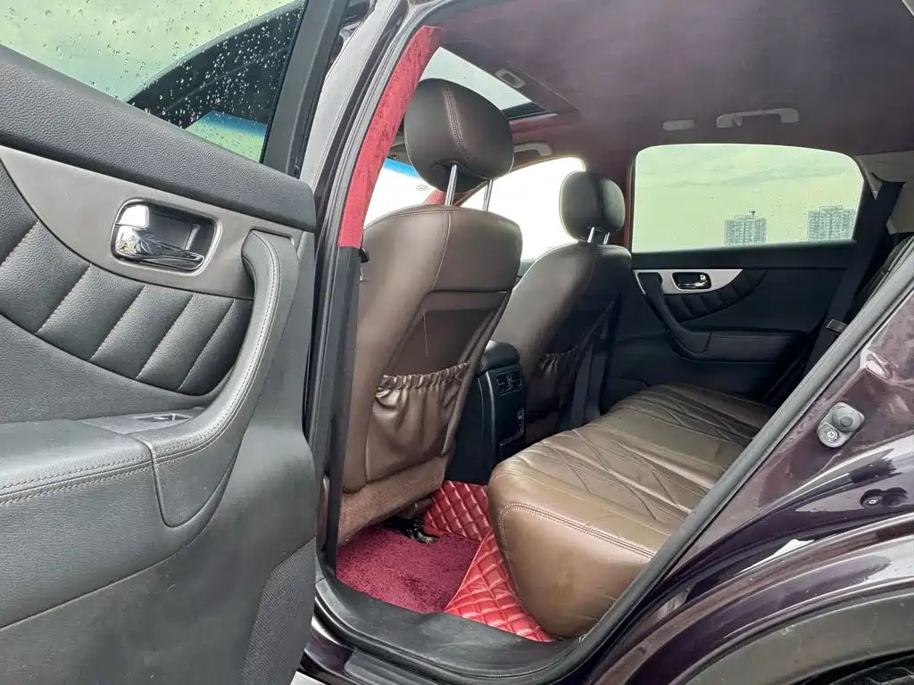 Infiniti QX70 3.7 L Standard