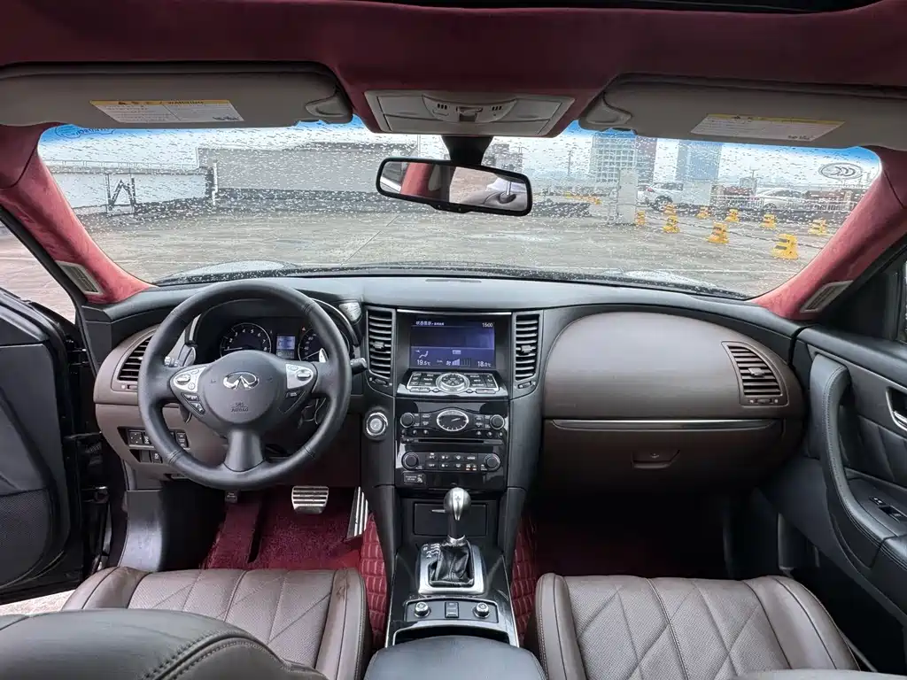 Infiniti QX70 3.7 L Standard