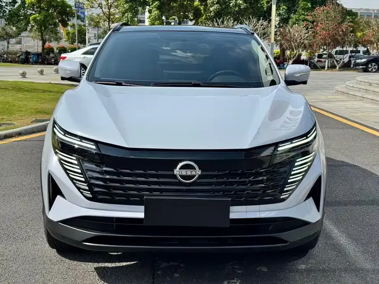 Nissan Qashqai Honor 2.0 L CVT XV+ Leading