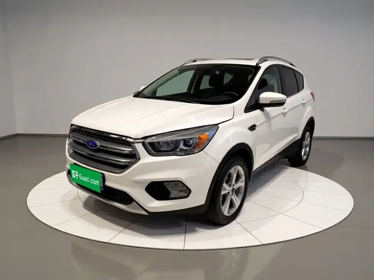 Ford Kuga EcoBoost 180 2 WD Platinum Wing