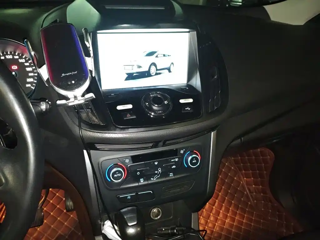 Kuga EcoBoost 180 2 WD Platinum Wing