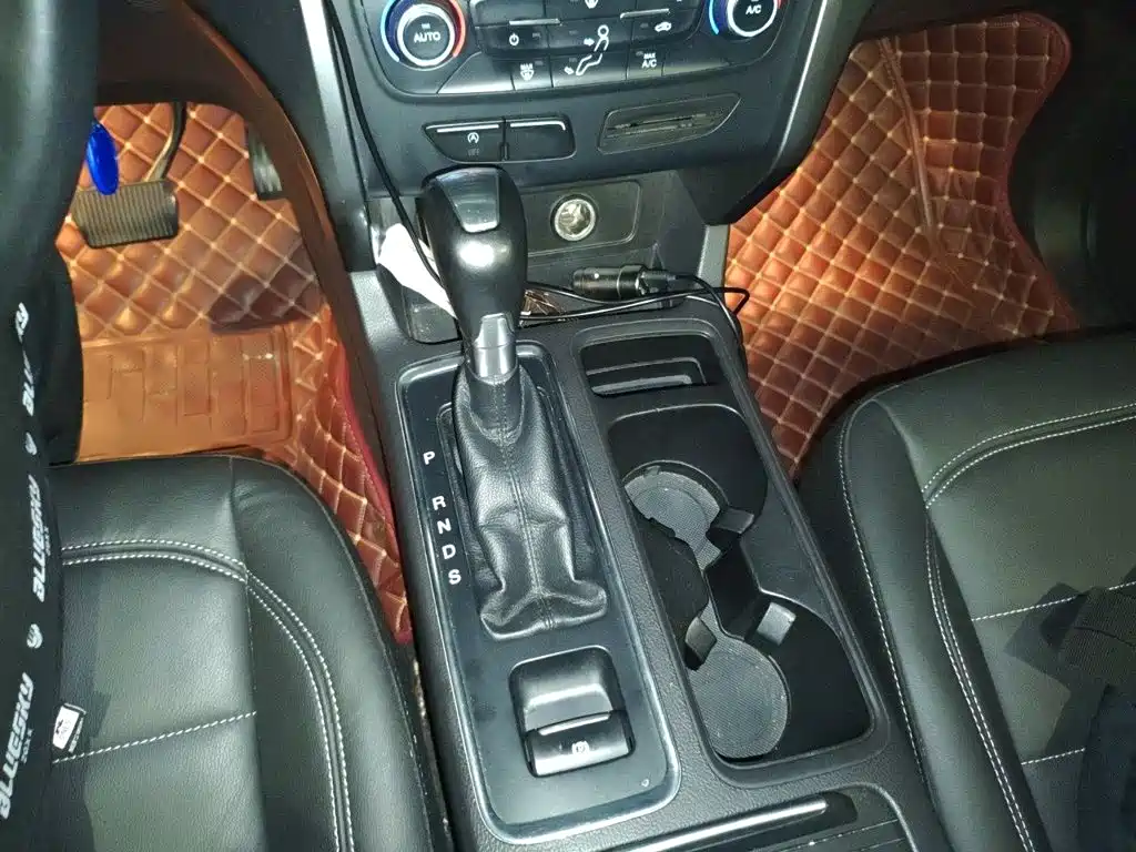 Kuga EcoBoost 180 2 WD Platinum Wing