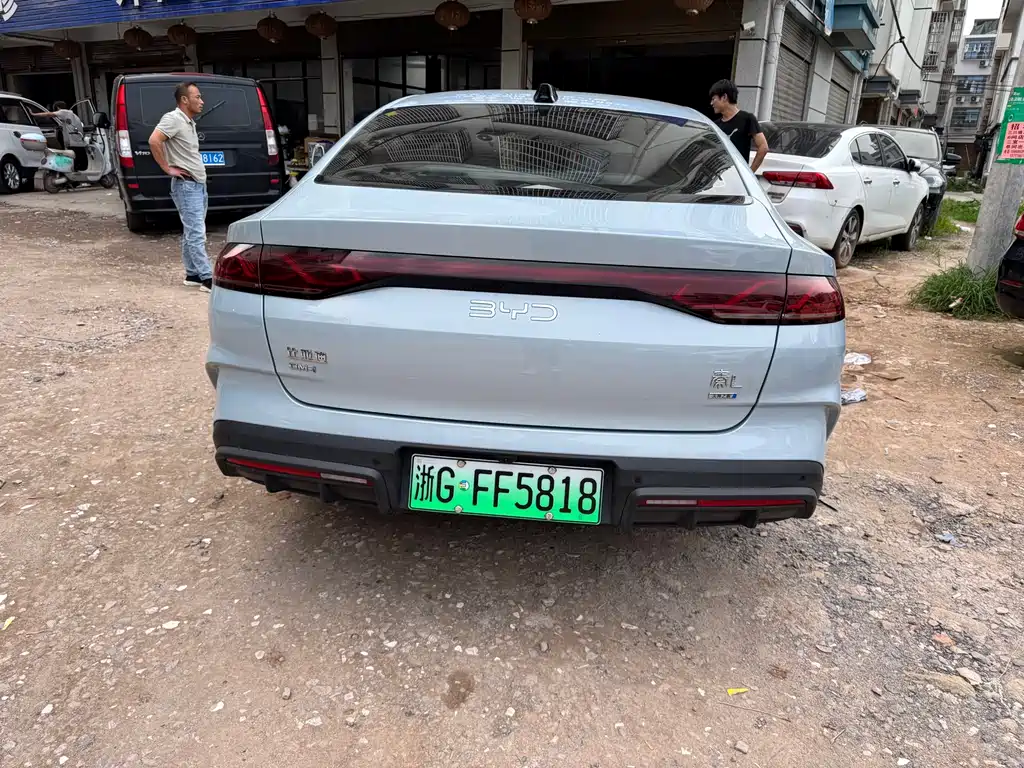 Qin L DM-i Smart Drive 80 KM Leading