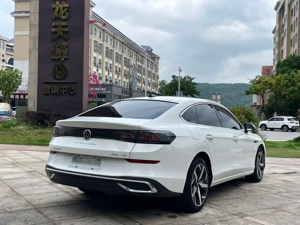 Lamando Lamando L 280 TSI DSG Spicy Cool