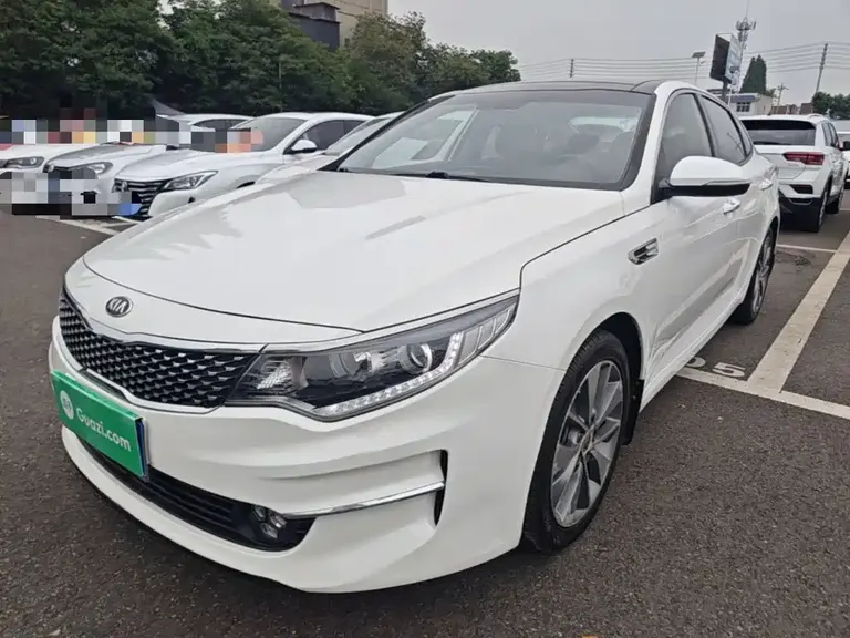 Kia K5 2.0 L Auto LUX