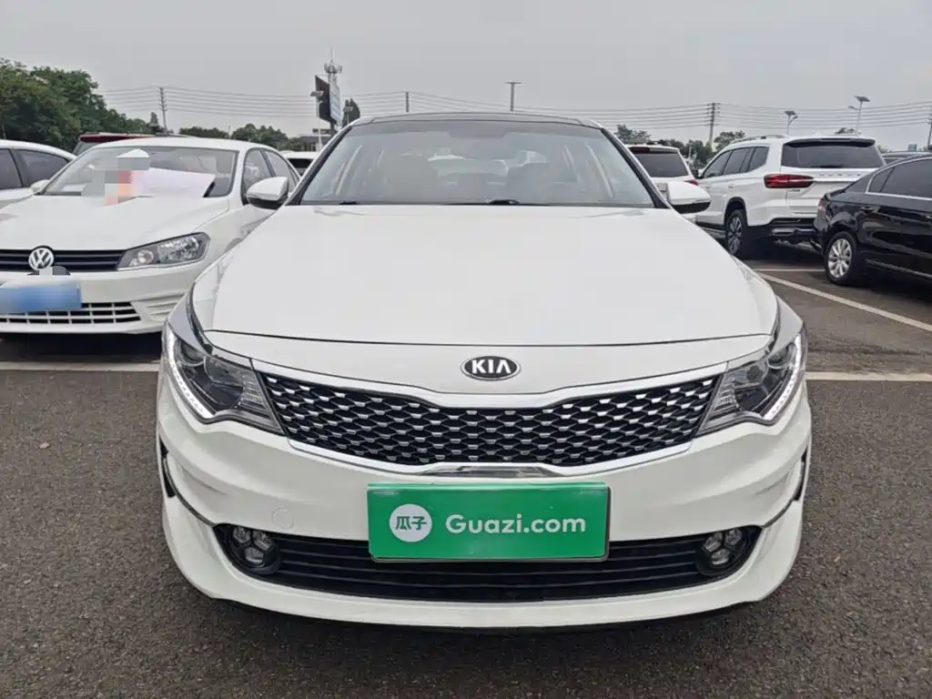 Kia K5 2.0 L Auto LUX